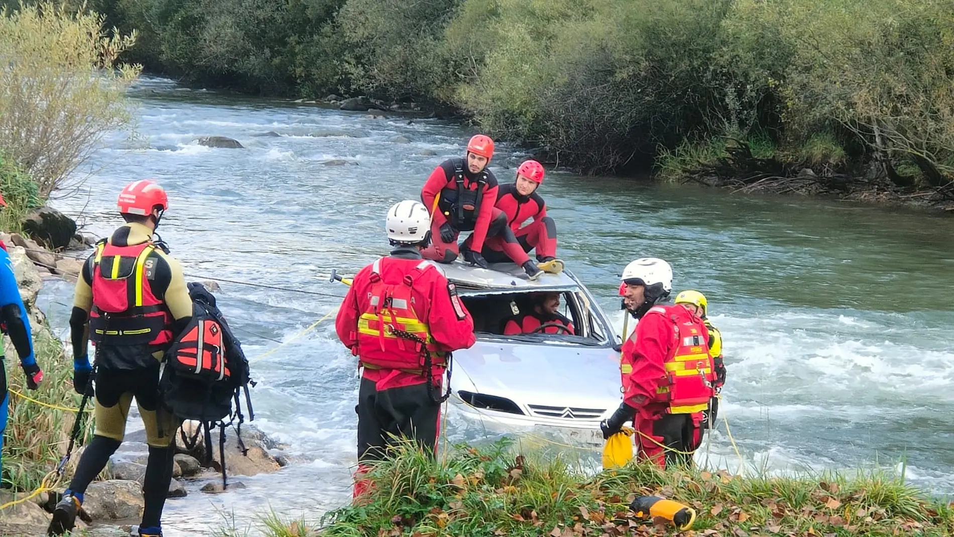 Simulacro de rescate en el río Esla