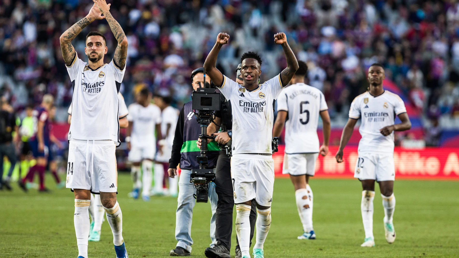 Vinicius Junior and Joselu Mato of Real Madrid celebrates the victory during the Spanish league, La Liga EA Sports, football match played between FC Barcelona and Real Madrid at Estadi Olimpic on October 28, 2023 in Barcelona, Spain. AFP7 28/10/2023 ONLY FOR USE IN SPAIN
