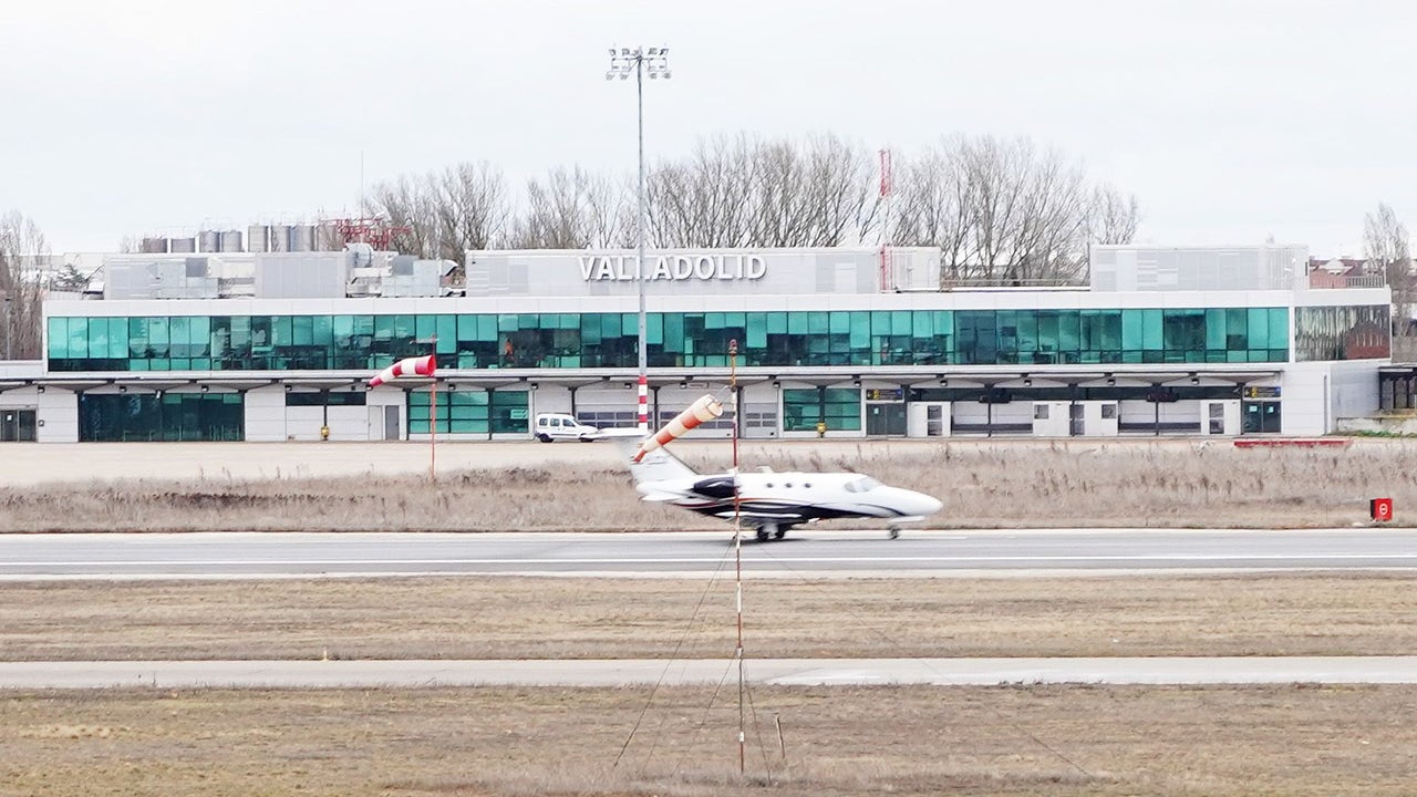 El aeropuerto de Villanubla, en caída libre