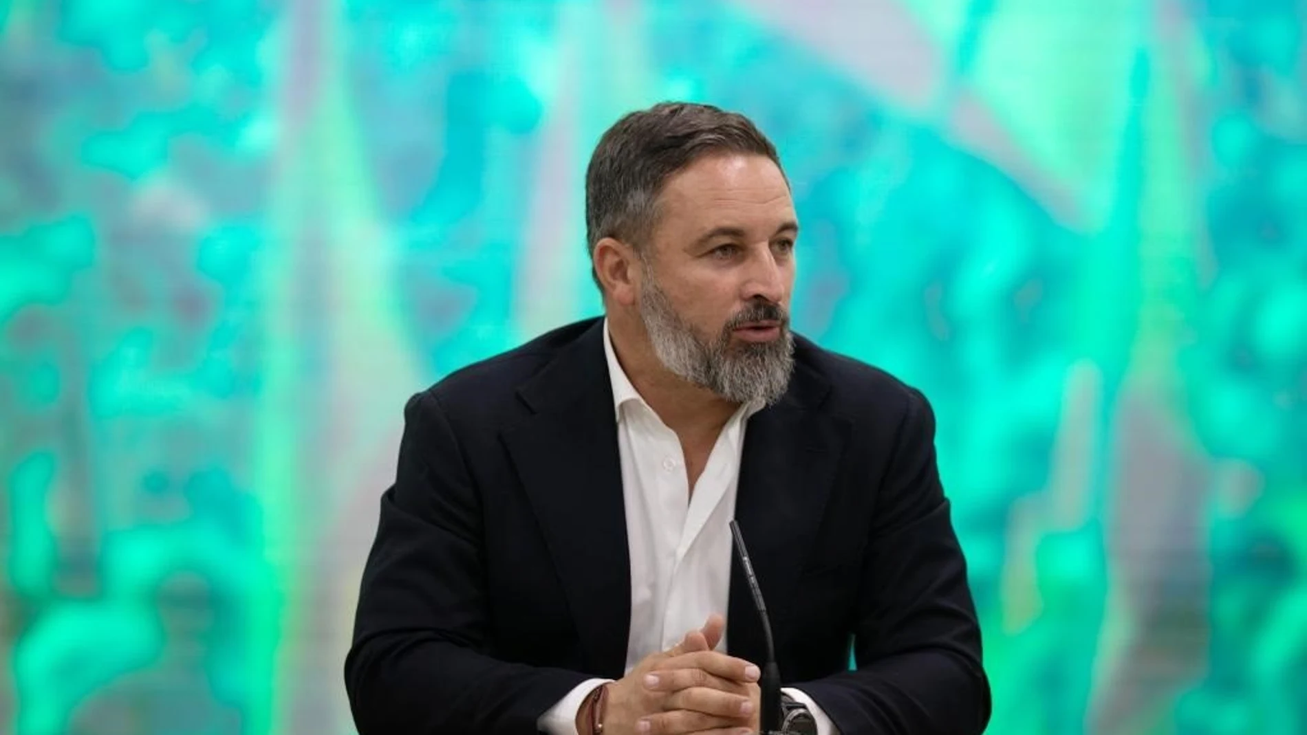 VÍDEO:Abascal avisa a Sánchez sobre "las consecuencias de dar por rota la Constitución" con el "aplauso bovino" del PSOE