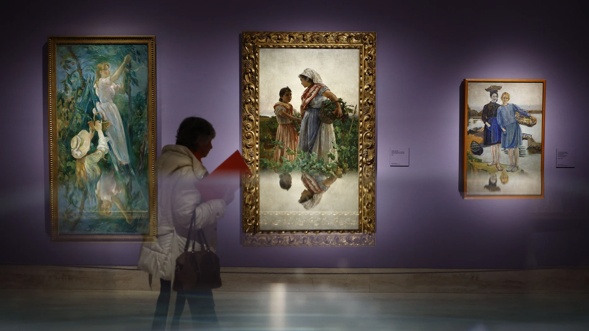 El Museo Thyssen-Bornemisza inaugura "Maestras", una exposición que ofrece un recorrido, desde finales del siglo XVI a las primeras décadas del siglo XX, a través de más de un centenar de piezas de artistas como Artemisia Gentileschi, Angelica Kauffmann o Clara Peeters. EFE/ Rodrigo Jimenez