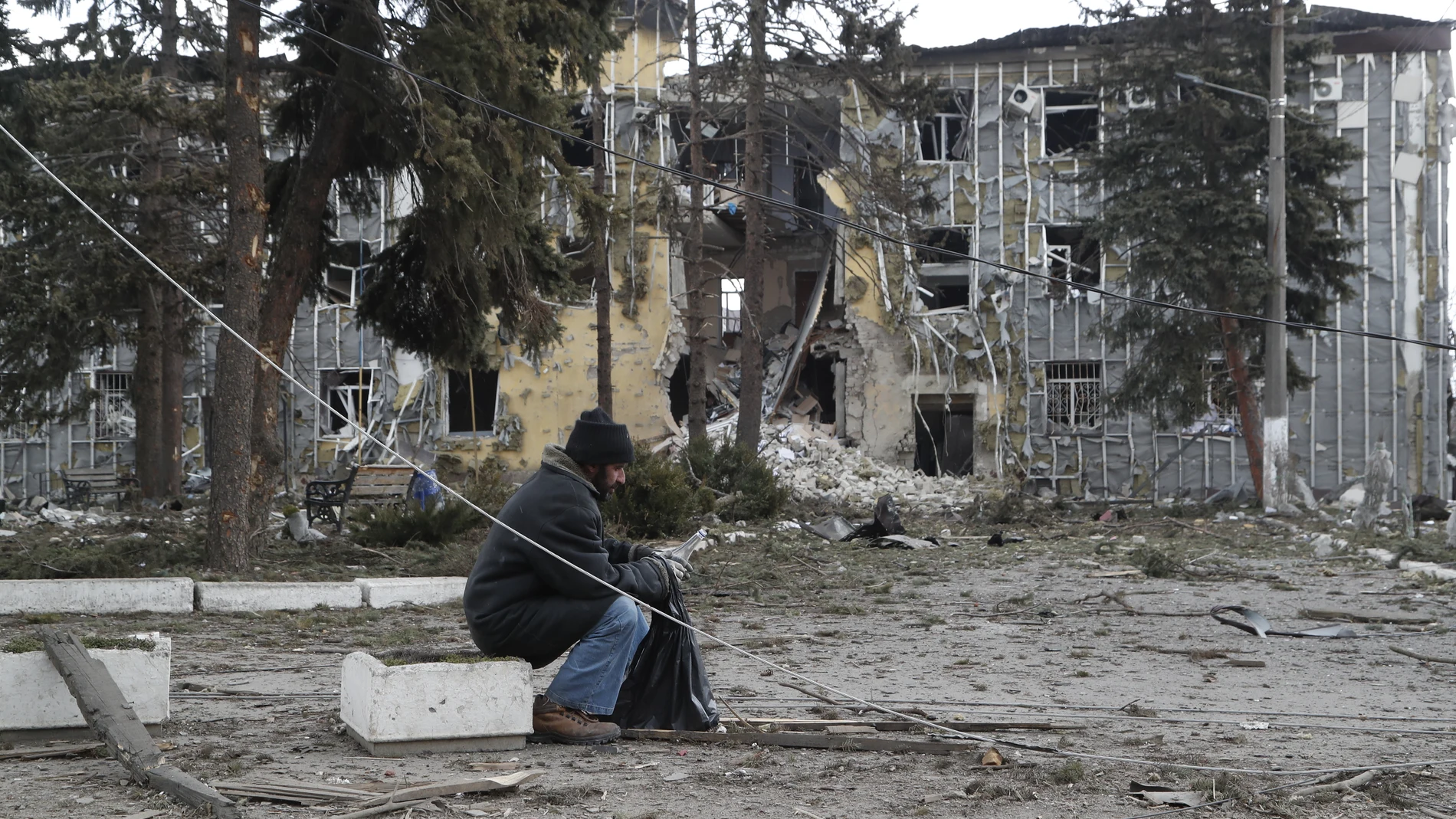 Ucrania.- Las autoridades prorrusas de Donetsk investigan el asesinato por disparos de nueve civiles, dos de ellos niños
