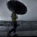 Un hombre con paraguas