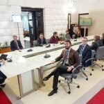 Fernández Mañueco preside la reunión con las Opas