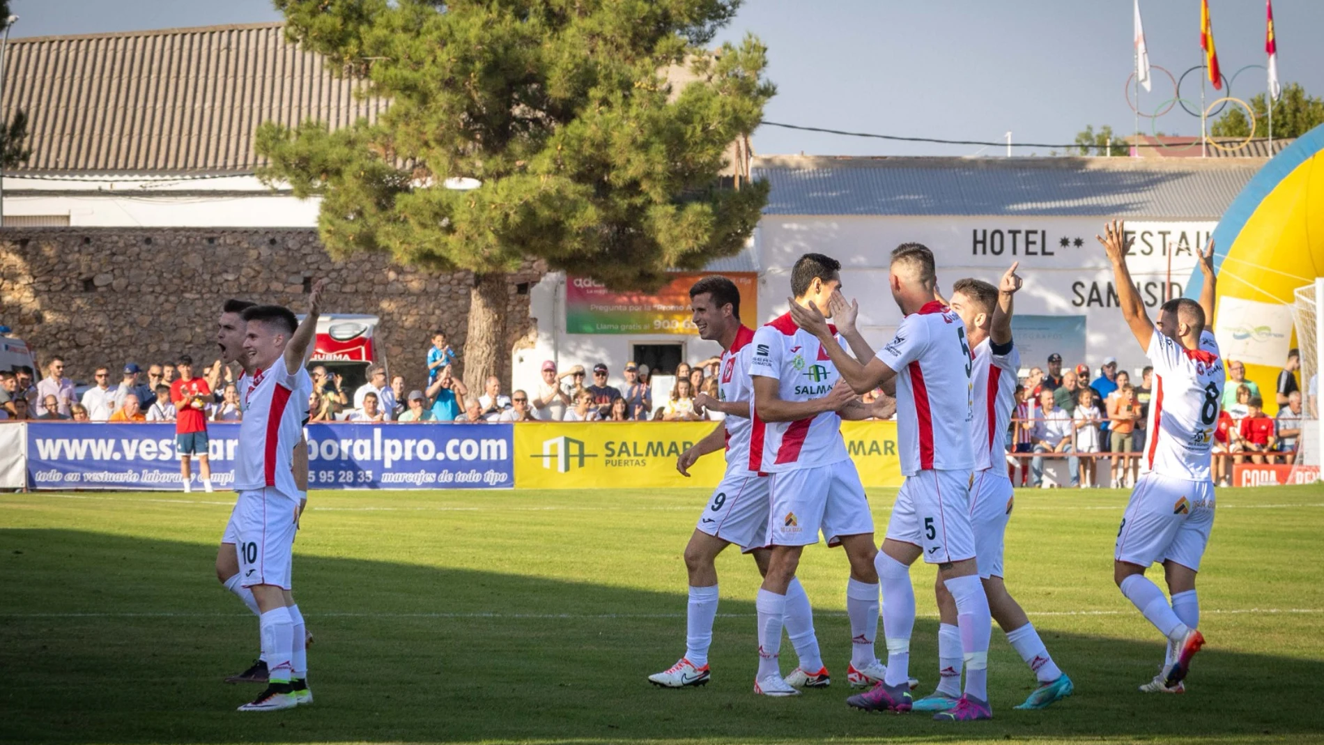 Jugadores del CD Quintanar celebran un gol en el anterior partido contra el Unión Zona Norte