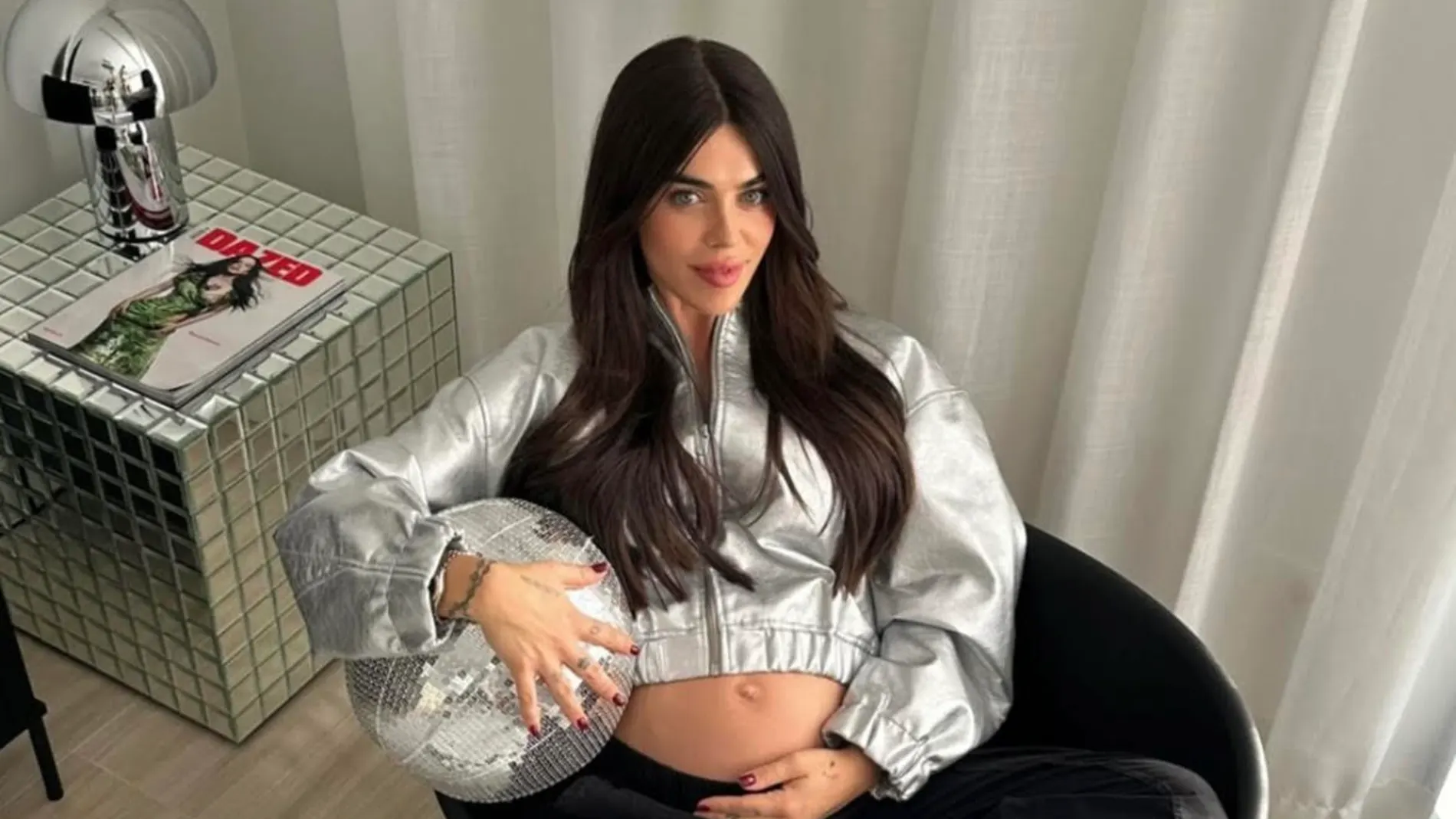 Violeta Mangriñán con look de Zara.