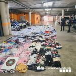 Castelldefels aprueba multar con 750 euros la compra en el top manta 