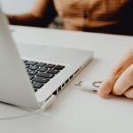 ¿Sabías que tus pendrives pueden ser tu mejor defensa en línea? 