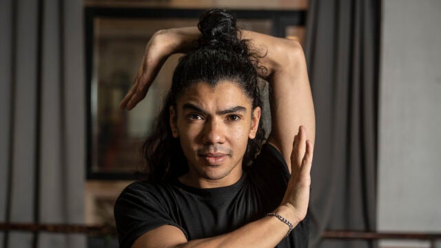 Gabriel, bailaor de flamenco brasileño.