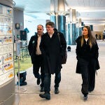 (I-D) El secretario general de Junts per Catalunya, Jordi Turull; el expresidente de la Generalitat, Carles Puigdemont y la diputada de Junts, Miriam Nogueras, en el Parlamento Europeo, Bruselas (Bélgica). 