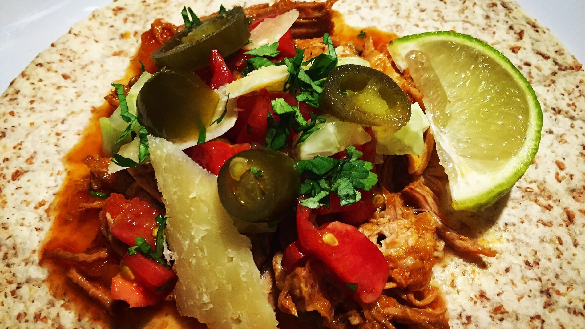 Fajitas de cochinita pibil con jalapeños