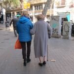La Confederación Española de Alzheimer pide "más servicios" para proteger la salud de las personas cuidadoras