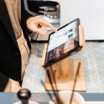 Un palentino utilizando una tablet