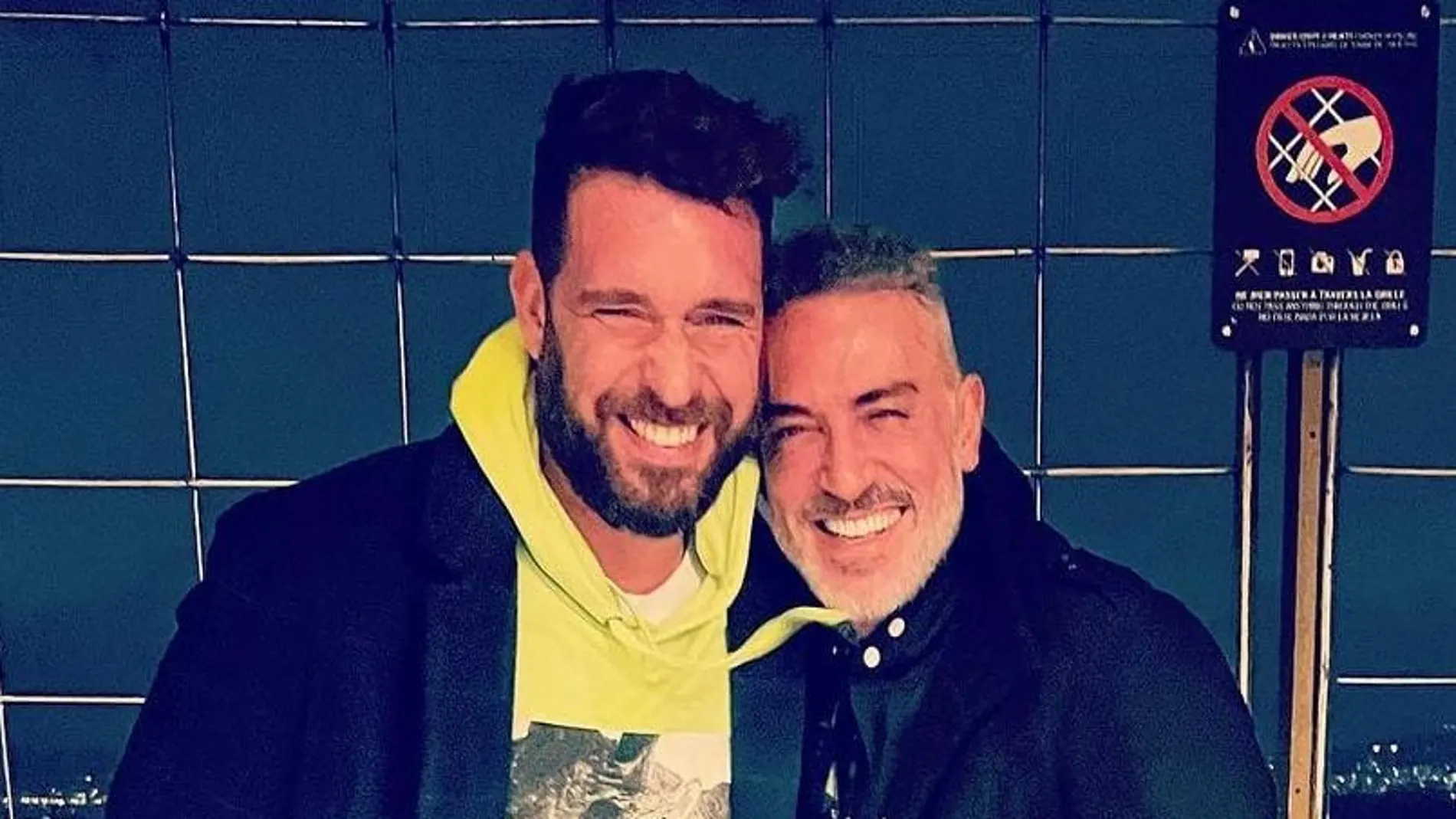 Kiko Hernández y Fran Antón llegan a Barcelona para disfrutar de su eterna luna de miel