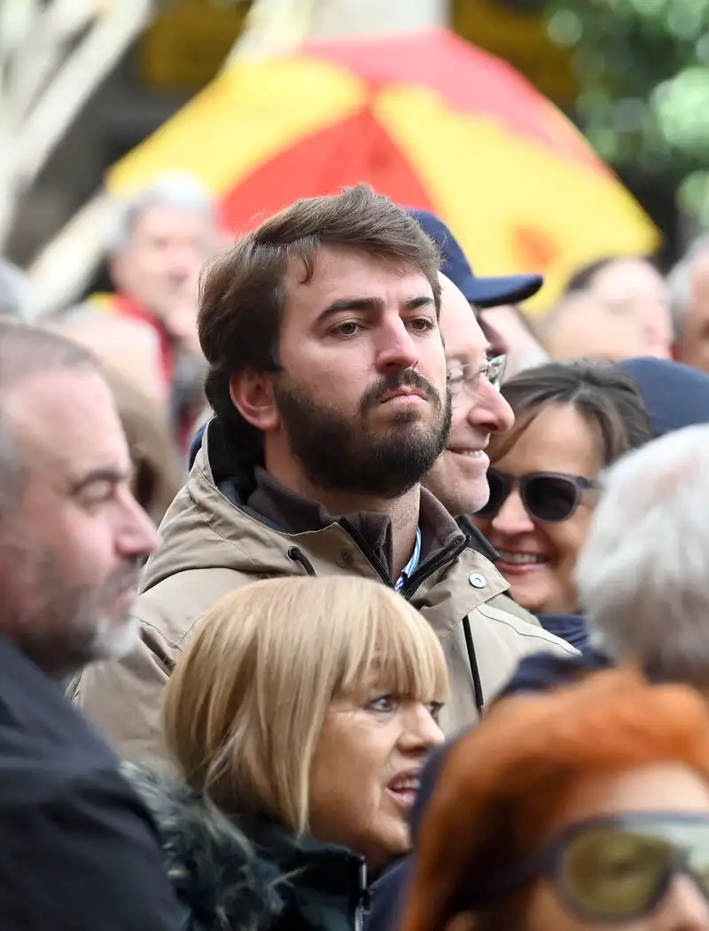 El vicepresidente de la Junta de Castilla y León Juan García Gallardo, participó en la concentración en contra de la amnistía organizada por Sociedad Civil Burgalesa