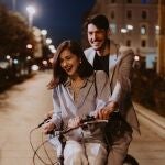Llevar a un pasajero en la bicicleta tiene multa