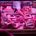 Precios de los alimentos en el Mercado Maravillas en el barrio madrileño de Cuatro Caminos.