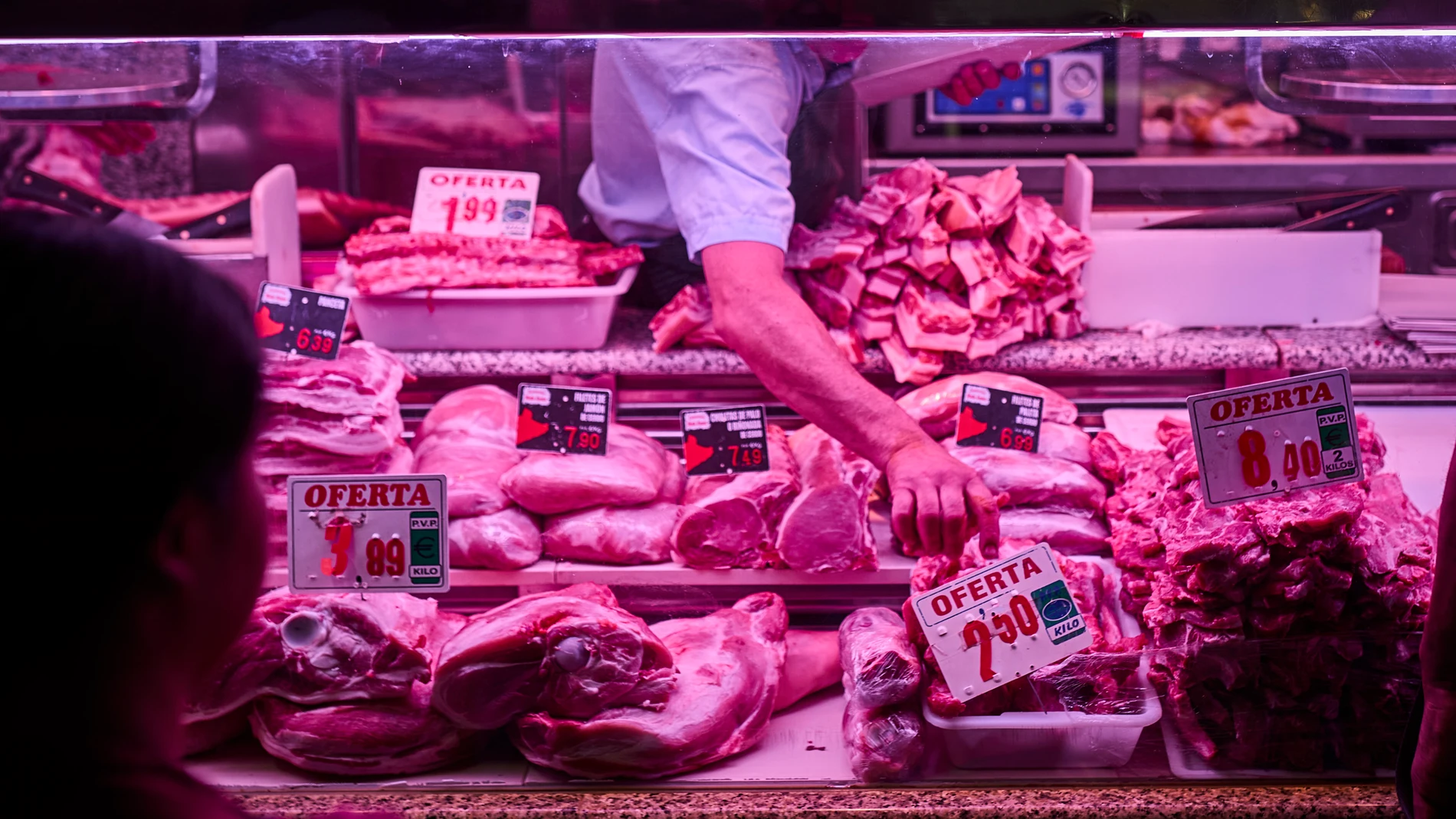Precios de los alimentos en el Mercado Maravillas en el barrio madrileño de Cuatro Caminos.