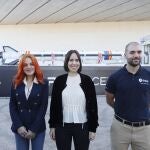 Los astronautas Sara García y Pablo Álvarez junto a Diana Morant