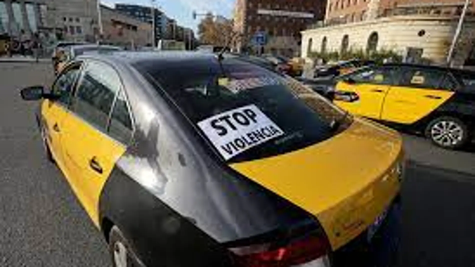 Protesta de taxistas contra las agresiones, en Barcelona