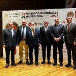 Pérez Andrés junto a Carnero, Fernández o José Luis Yzuel, entre otros, tras recoger el premio
