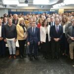 La presidenta regional, Isabel Díaz Ayuso, con los alcaldes del PP de la Comunidad de Madrid en Génova, donde se celebró el primer comité de regidores