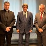 El prior de Montserrat visita a Puigdemont en Bruselas