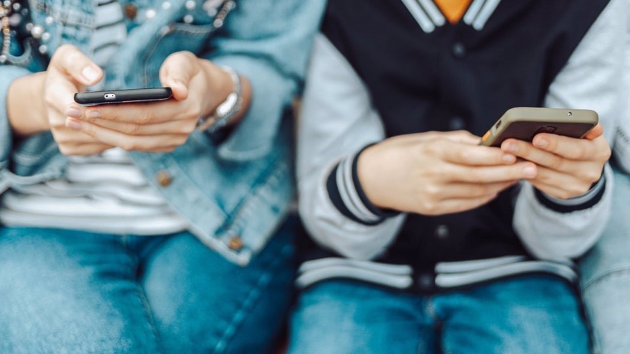 Tres de cada cuatro estudiantes gallegos de Primaria y ESO tienen móvil y se conectan a internet casi a diario
