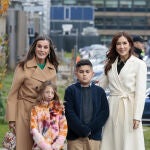 La Reina Letizia y Mary de Dinamarca, muy cercanas con unos niños en un hospital infantil de Copenhague
