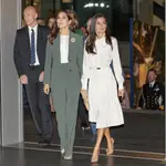 La Reina Letizia con look blanco.
