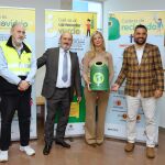 La concejal de Educación y Cultura, Irene Carvajal; el concejal de Salud Pública y Seguridad Ciudadana, Alberto Cuadrado, y el gerente de Ecovidrio, José Carlos Agustina, han presentado en la mañana de hoy en la Biblioteca Municipal de La Victoria la campaña “Ven, aprende y recicla vidrio”.