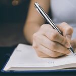 ¿Es “denos” o “dennos”? La RAE responde
