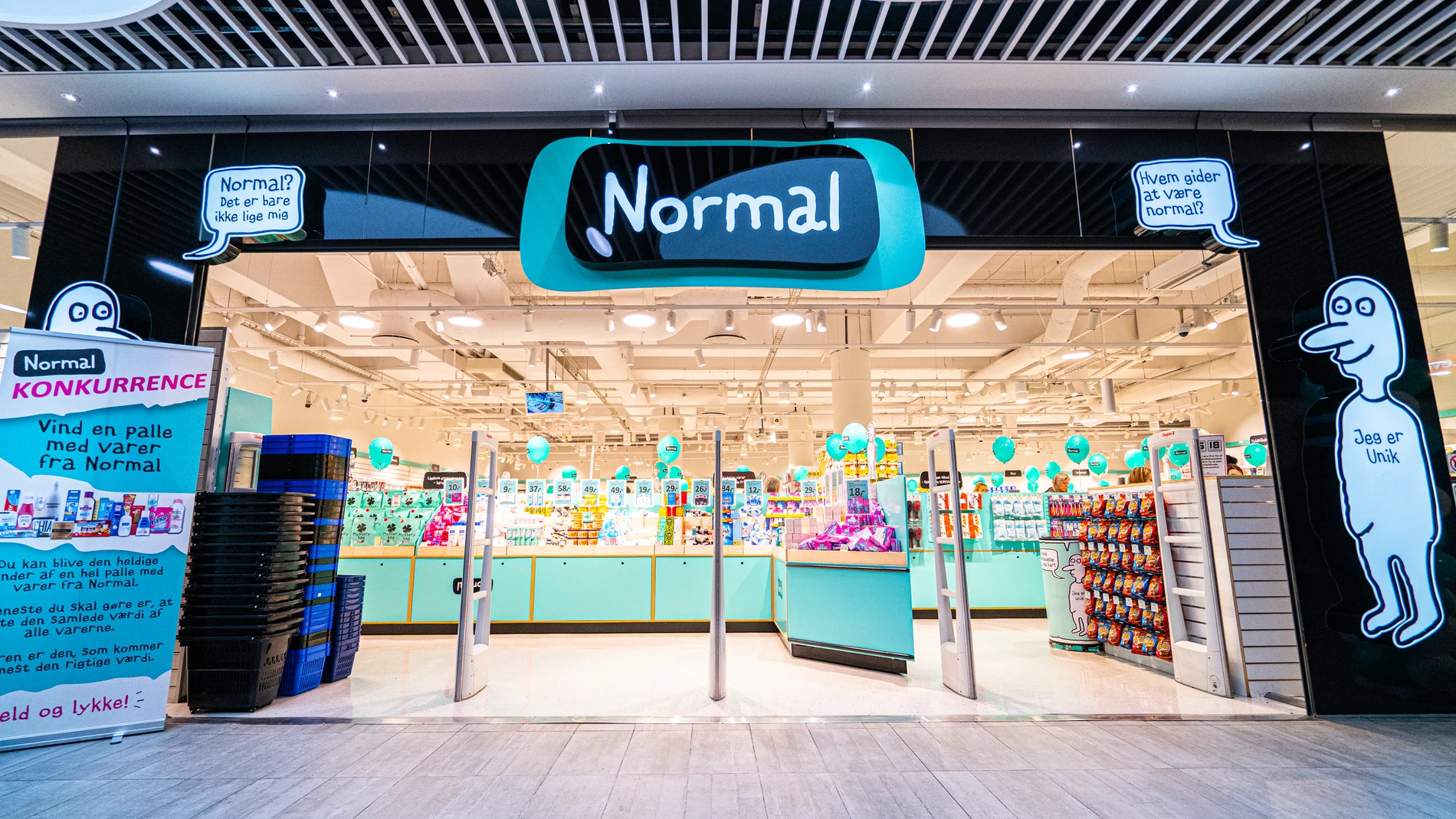 Fachada de la primera tienda NORMAL en España