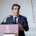 MADRID.-Almeida cree que amnistía es "indigna" y obedece al interés particular de Sánchez: "No es buen día para la democracia"