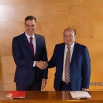 Sánchez y Ortuzar (PNV) firman un acuerdo para la investidura