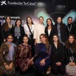 Tres equipos de estudiantes que participaron en la última edición de The Challenge con la cocinera Verónica Gómez de Liaño, finalista de Masterchef 10, que impartió un taller de cocina vinculado a las 4C de la educación en el acto de celebración este jueves en Barcelona en el Museo de la Ciencia CosmoCaixa