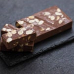Turrón de chocolate con avellanas