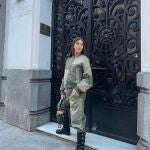 Violeta Mangriñan con una cazadora en tendencia.