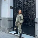 Violeta Mangriñan con una cazadora en tendencia.