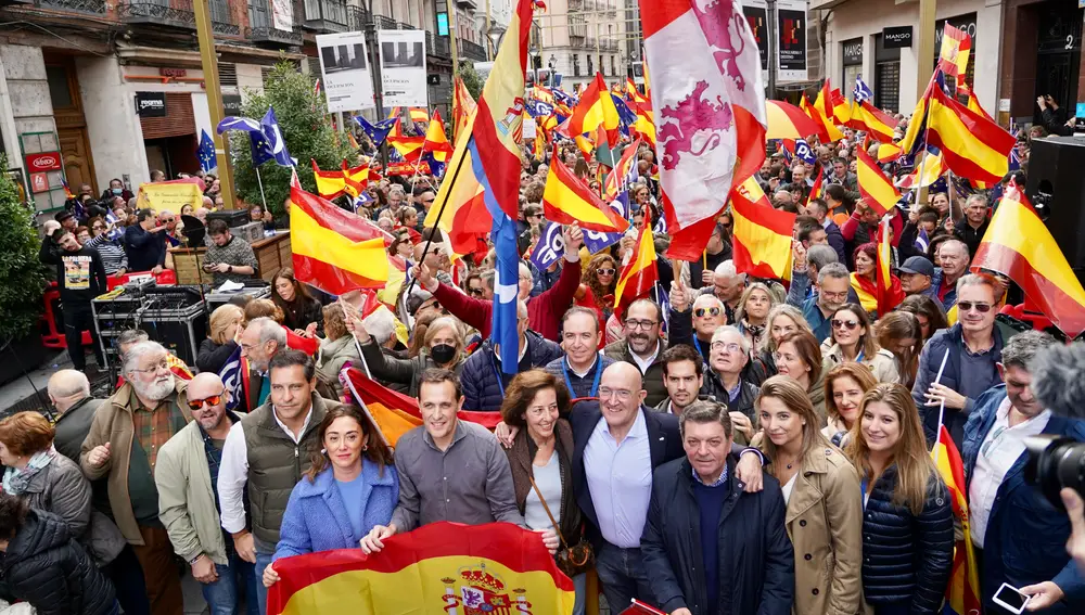 Manifestación por las calles de Valladolid con Íscar, Carnero, Gago, Corral o Cantalapiedra, entre miles de asistentes