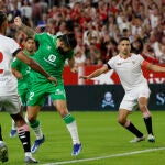 Isco tuvo esta ocasión clarísima de cabeza nada más empezar