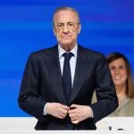 El presidente del grupo ACS, Florentino Pérez, interviene durante la Junta General de Accionistas del Grupo ACS, a 5 de mayo de 2023, en Madrid (España). Durante la Junta General de Accionistas, se ha vuelto a ratificar la evolución de la compañía hacia los proyectos de nueva generación centrados en la sostenibilidad y la digitalización de las infraestructuras. La Junta se ha celebrado tras anunciar un contrato de 3.700 millones para transformar la red de metro ligero en Calgary (Canadá). 05 MAYO 2023;ACS;ACTIVIDADES DE CONSTRUCCIÓN Y SERVICIOS;S. A.;GRUPO ACS; Eduardo Parra / Europa Press 05/05/2023