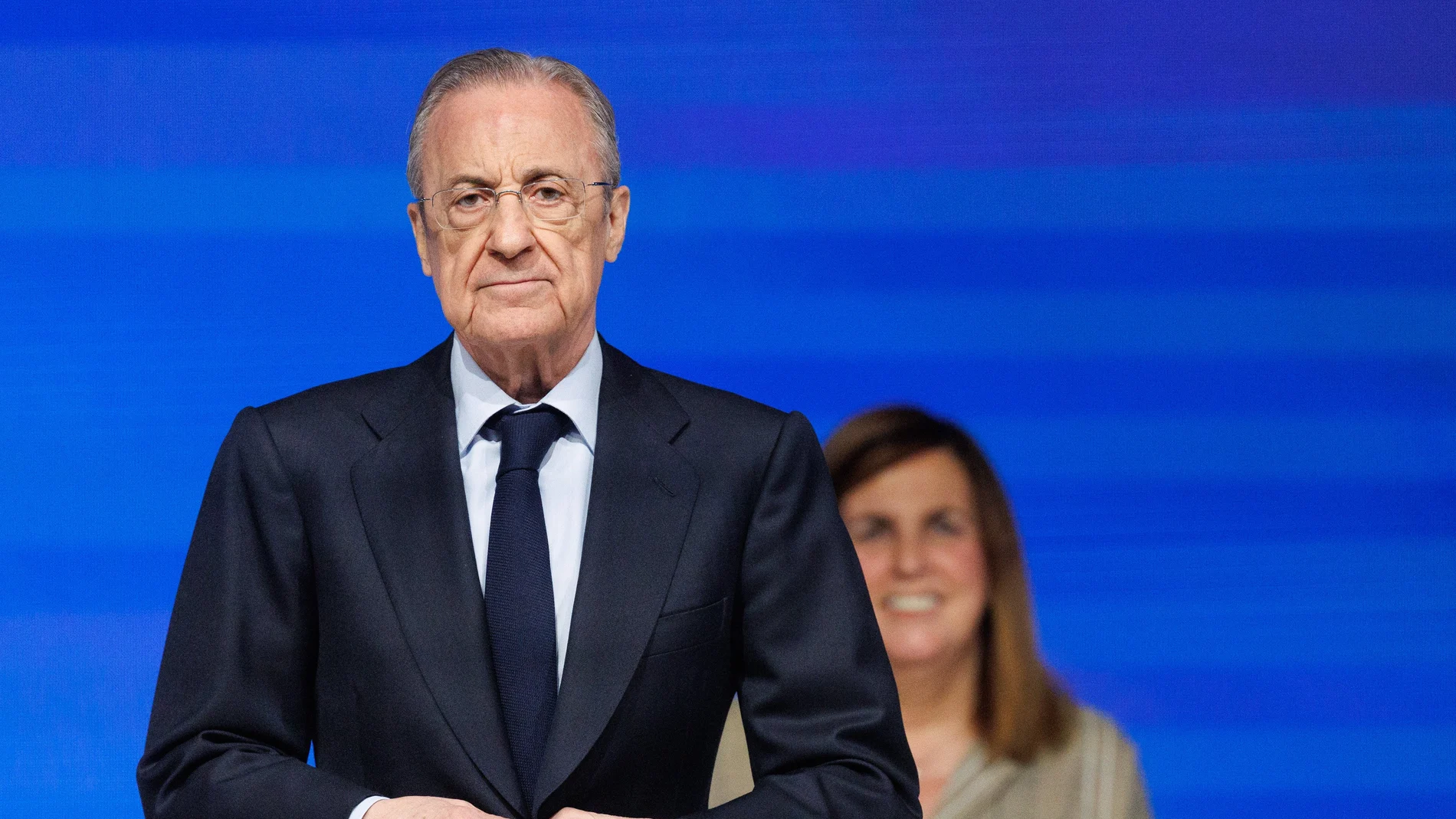 El presidente del grupo ACS, Florentino Pérez, interviene durante la Junta General de Accionistas del Grupo ACS, a 5 de mayo de 2023, en Madrid (España). Durante la Junta General de Accionistas, se ha vuelto a ratificar la evolución de la compañía hacia los proyectos de nueva generación centrados en la sostenibilidad y la digitalización de las infraestructuras. La Junta se ha celebrado tras anunciar un contrato de 3.700 millones para transformar la red de metro ligero en Calgary (Canadá). 05 MAYO 2023;ACS;ACTIVIDADES DE CONSTRUCCIÓN Y SERVICIOS;S. A.;GRUPO ACS; Eduardo Parra / Europa Press 05/05/2023