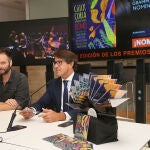 Josep Vicent, director de la Orquesta ADDA Simfònica, y el diputado de Cultura, Juan de Dios Navarro hoy en rueda de prensa en Alicante.
