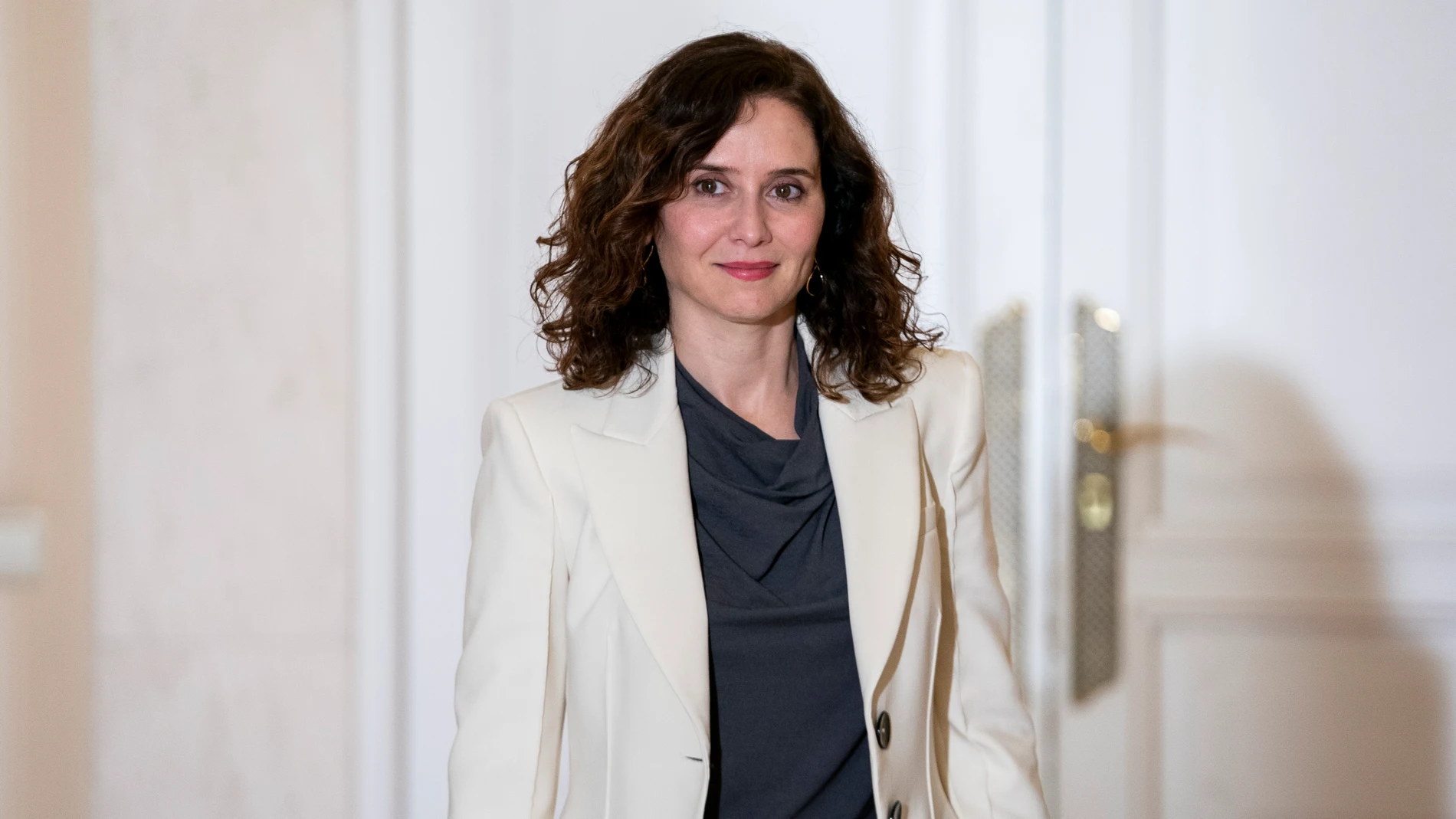 La presidenta de la Comunidad de Madrid, Isabel Díaz Ayuso, a su llegada para recibir la Medalla de Oro concedida por el Colegio de Procuradores de Madrid, a 13 de noviembre de 2023, en la Real Casa de Correos, a 13 de noviembre de 2023, en Madrid (España). La medalla ha sido concedida a Ayuso por su trayectoria profesional como presidenta de la Comunidad de Madrid. 13 NOVIEMBRE 2023;PROCURADORES;MEDALLA DE ORO;COLEGIO;COMUNIDAD DE MADRID A. Pérez Meca / Europa Press 13/11/2023