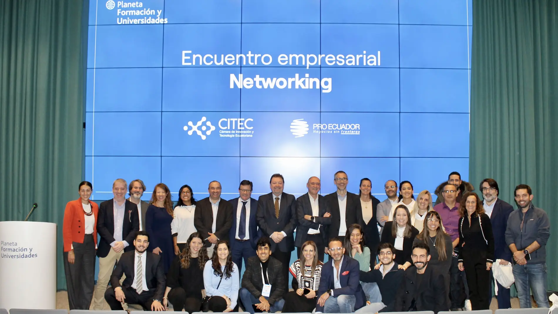 Foto grupal del evento