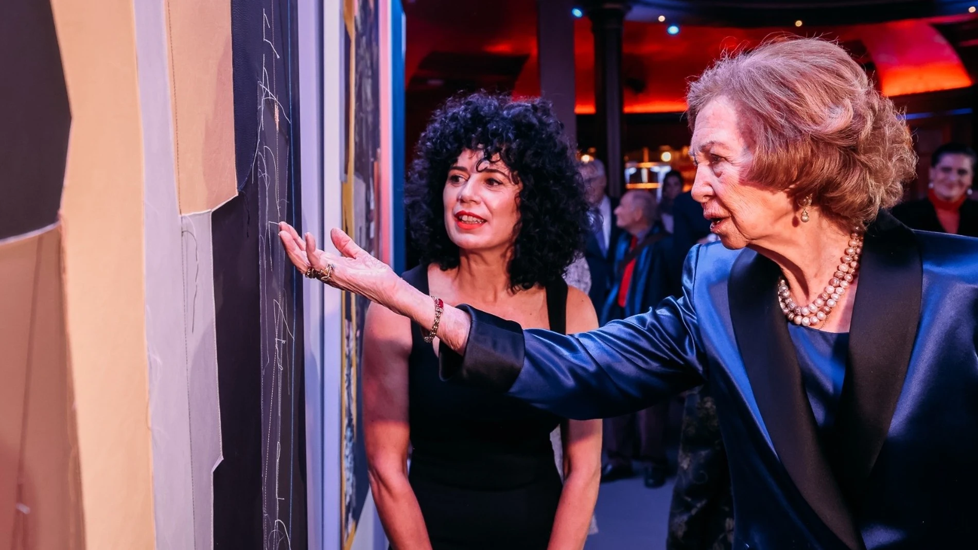 La Reina Sofía y el pintor Antonio López se reencuentran diez años después del retrato real en el Premio BMW de pintura