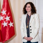 Ayuso recibe la Medalla de Oro concedida por el Colegio de Procuradores de Madrid 