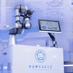 El robot AI-Chemist@USTC que ha sido capaz de crear el catalizador para la generación de oxígeno empleando meteoritos marcianos.