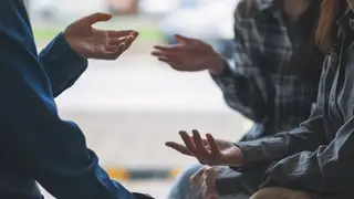 Entablar una conversación con otra persona mejora el estado de ánimo Entablar una conversación con otra persona mejora el estado de ánimo